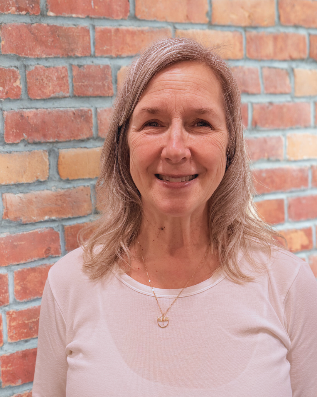 Lisa Johns, Receptionist